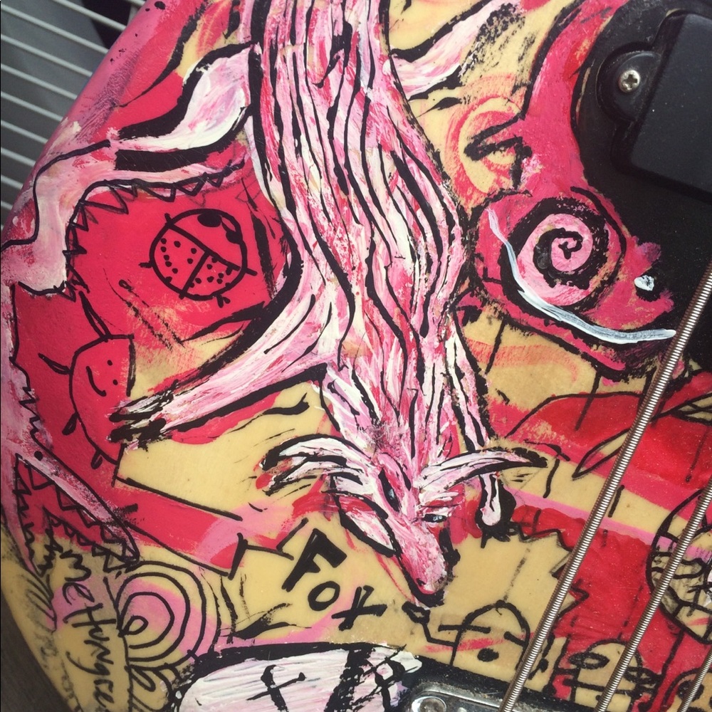 HAND PAINTED BASS GUITAR - Picture 6 of 8
